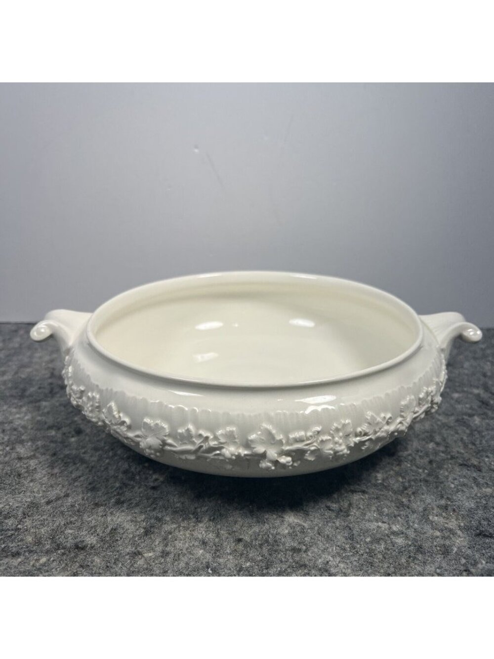 VTG Wedgwood Of Etruria Barlaston England Queensware Round TUREEN BOWL ONLY